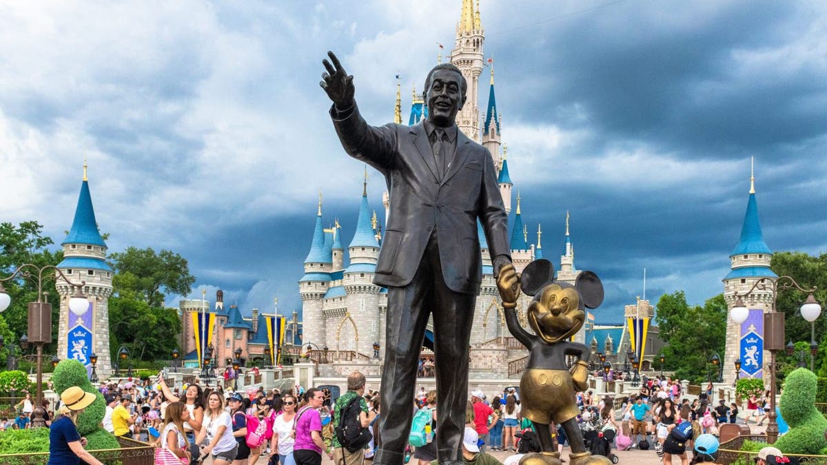 Disney Parks Bans Leggings for Women - Inside the Magic