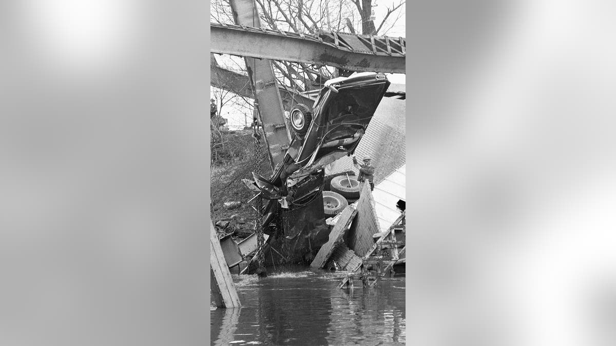 River Bridge collapse