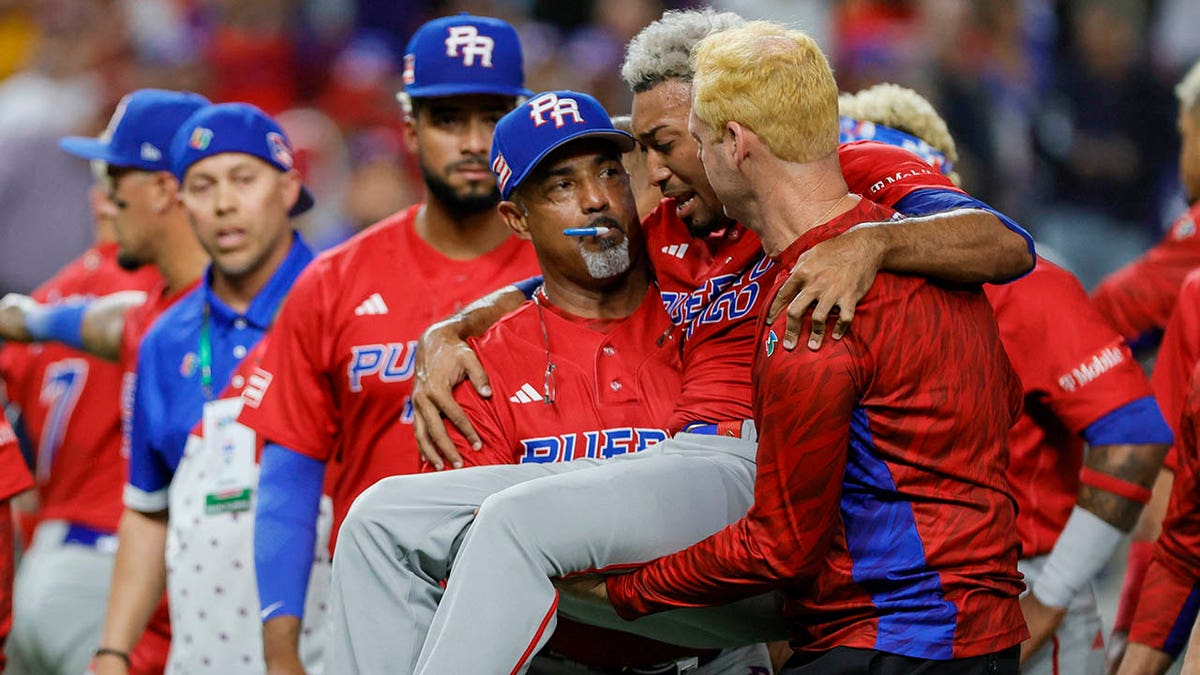 Edwin Diaz carried off field