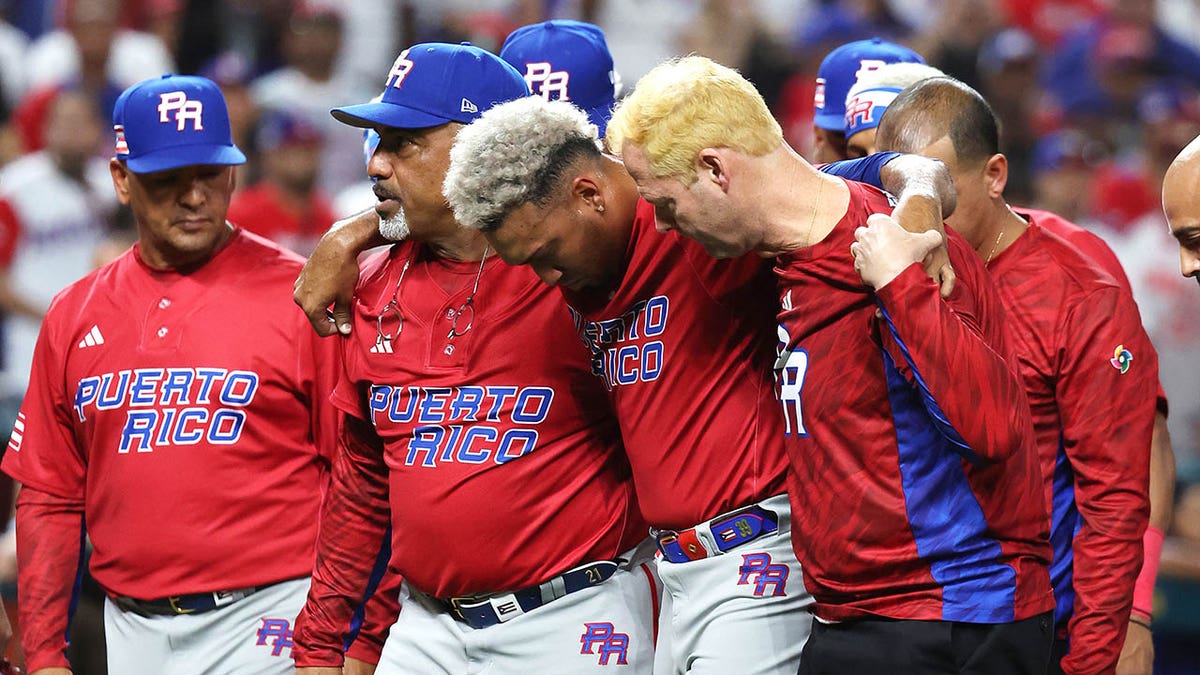 Edwin Diaz carried off