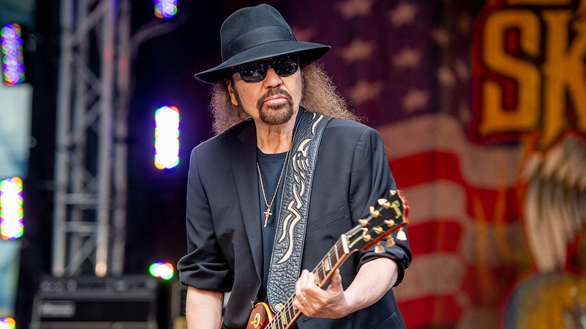 Gary Rossington plays the guitar at Lynyrd Skynyrd concert