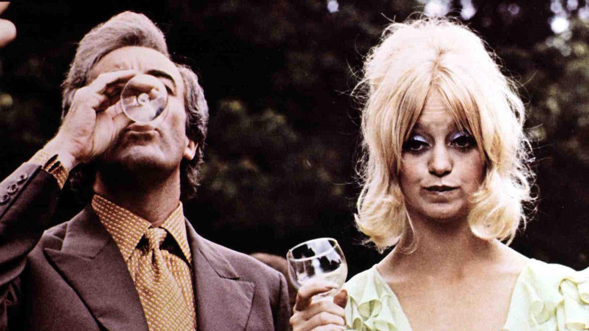 Goldie Hawn with Peter Sellers in 1970