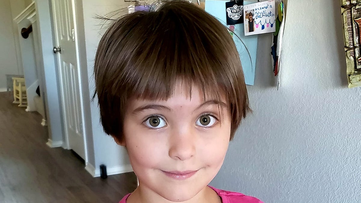 Little girl musrume hair cut - YouTube