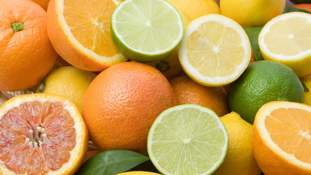 mixed sliced ​​citrus