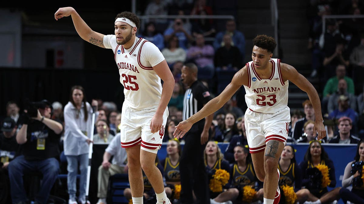 Indiana pulls away from Kent State to advance in March Madness