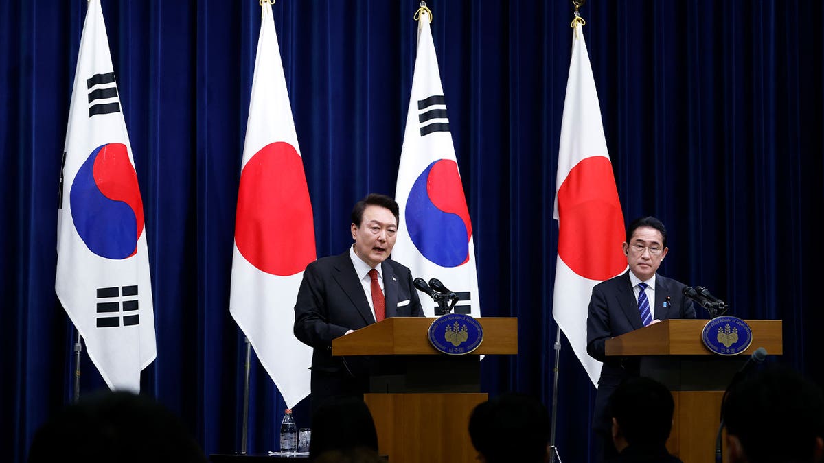 South Korean President Yoon Suk Yeol, left, and Japanese Prime Minister Fumio Kishida, right