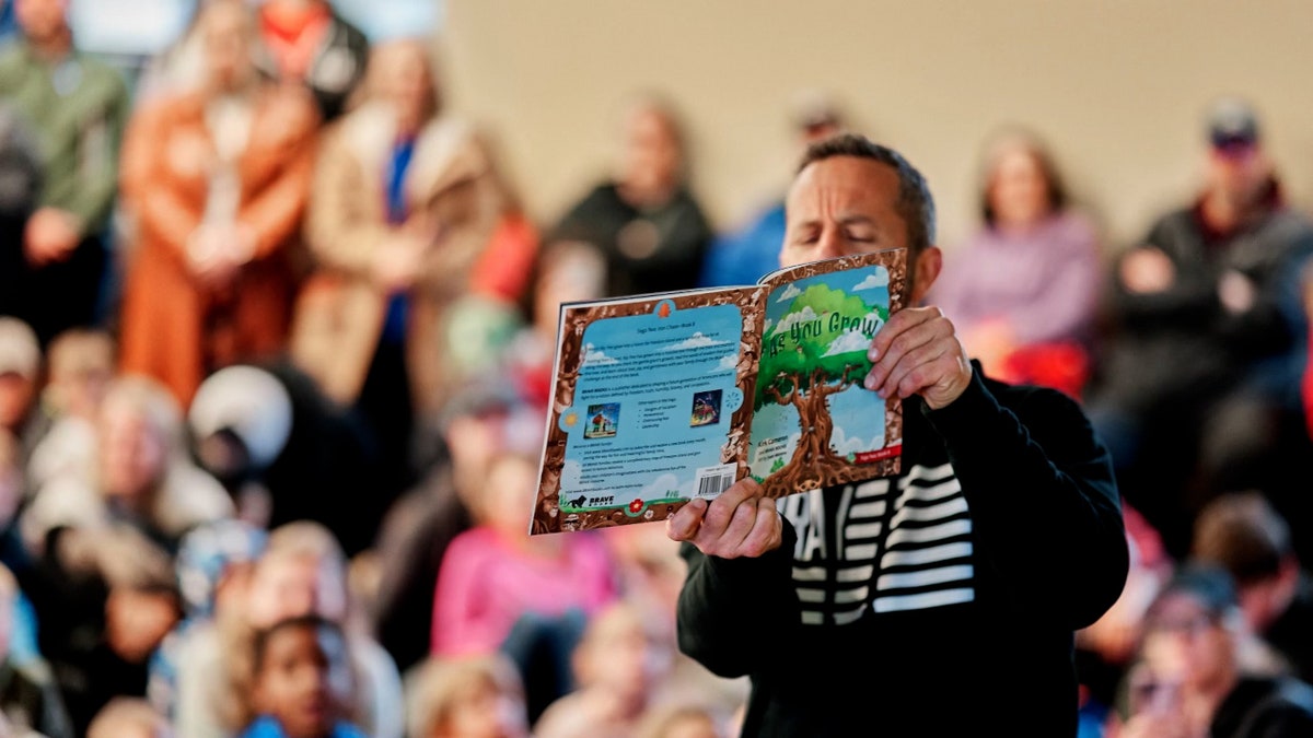 Kirk Cameron reading