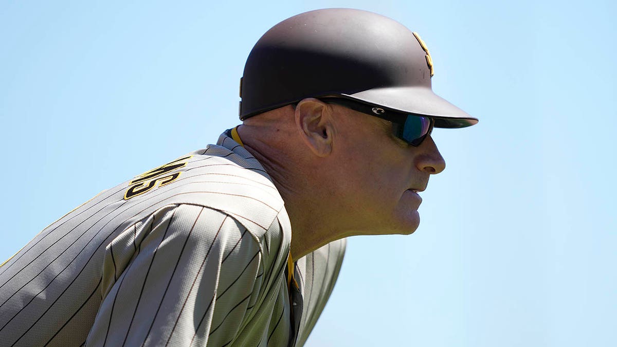 Padres coach diagnosed with cancer just before Opening Day