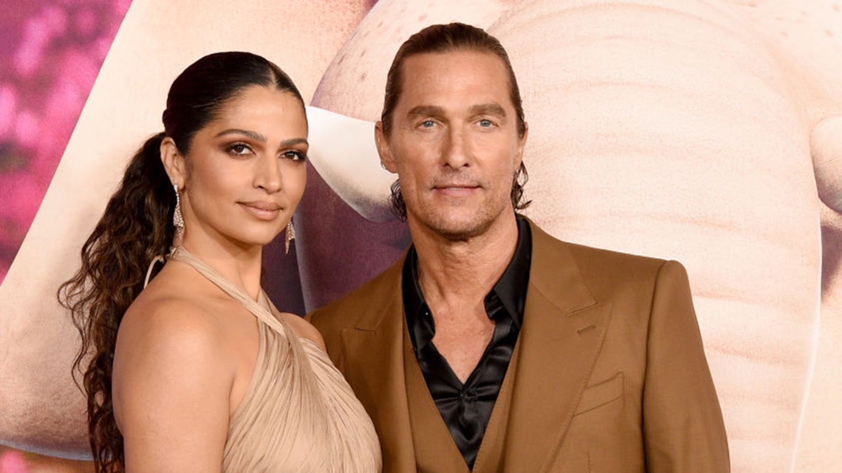 camila alves matthew mcconaughey red carpet