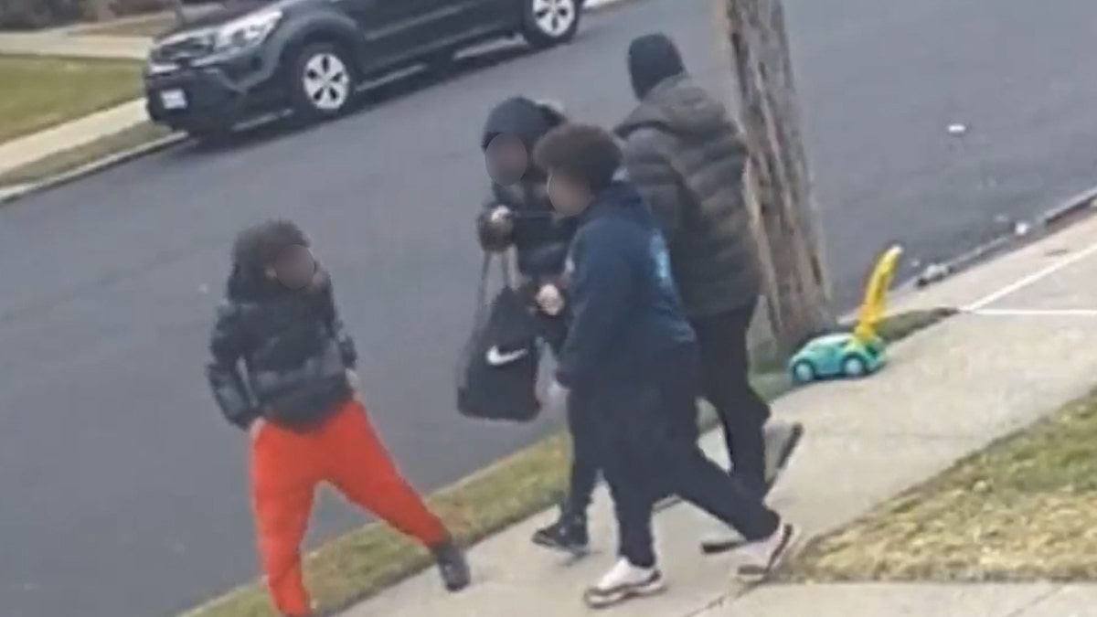 Suspects walking in Manor Heights