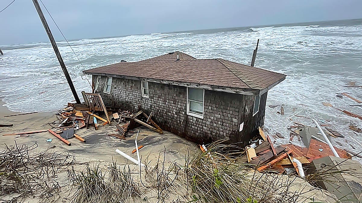 Beach House Collapse-Debris