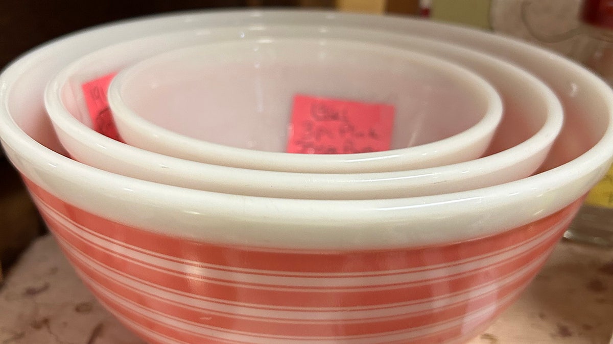 pink pyrex bowls