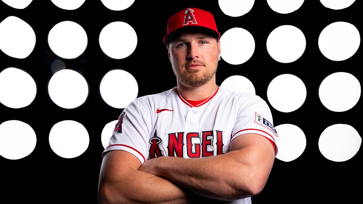 Angels' Hunter Renfroe's opening day no-look grab may already be
