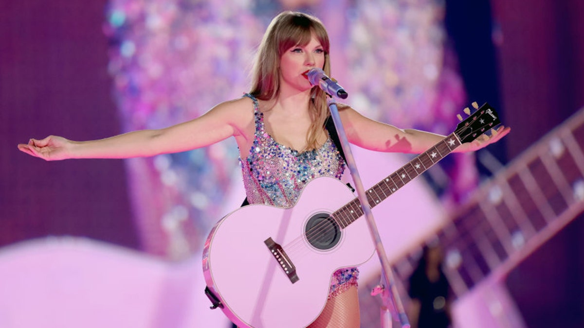 Taylor Swift Returns To The Stage With Epic Three-hour, 44-song Show As ...