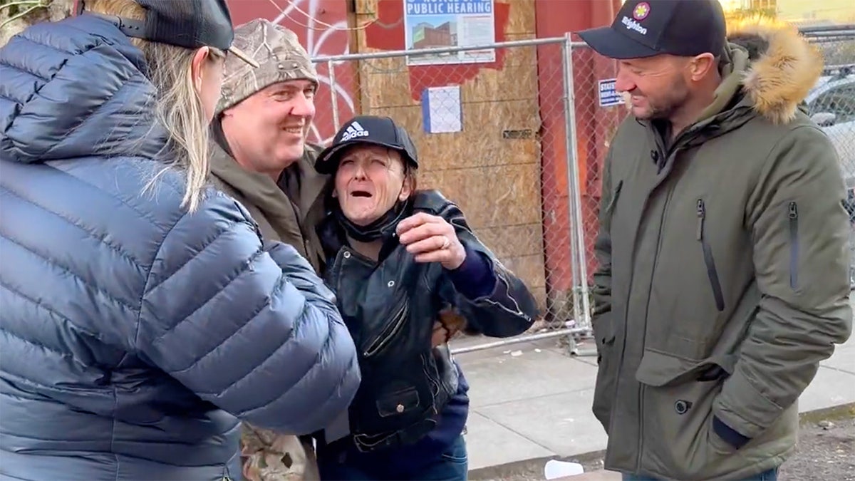 Homeless woman cries at sight of her estranged siblings