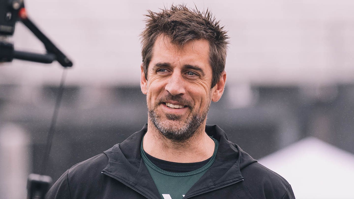 Aaron Rodgers Reconciles with Father, Opens Door for Future Relationship