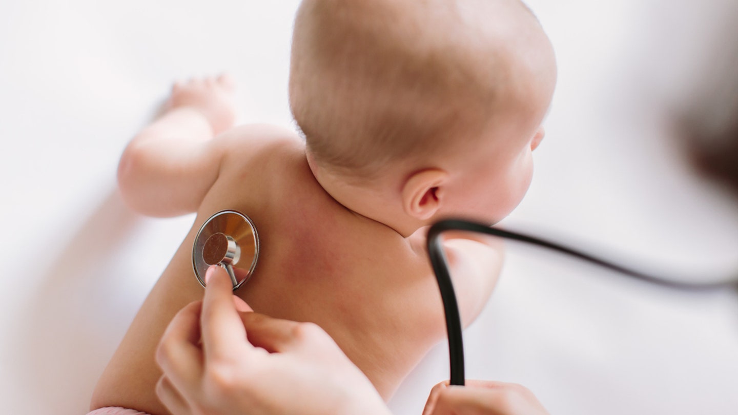 baby lungs stethoscope