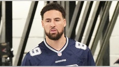 Warriors' Klay Thompson pays tribute to late NFL tight end Gavin Escobar with jersey before game