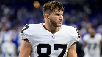 Ex-Raiders tight end says he's stepping away from NFL after scary health issue revelation