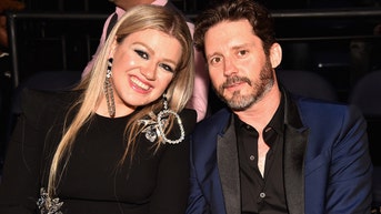 Kelly Clarkson discusses 'level of depression' after divorce