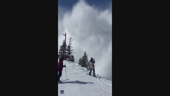 Utah 'powercloud' avalanche caught on camera: 'It's gonna pummel us'