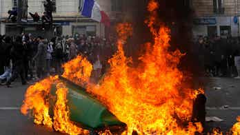 Sanitation workers in France set to return to work, number of pension protestors shrinks