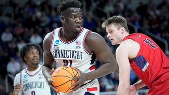 Adama Sanogo leads UConn to win over Saint Mary's behind 24-point performance