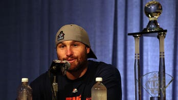 Mets NLCS hero signs with MLB partner league team