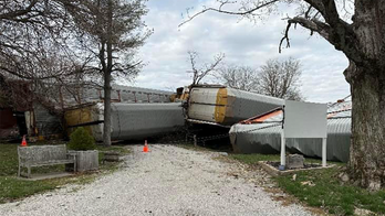 Kentucky train derailment forces 21 railcars off tracks, no threat to public
