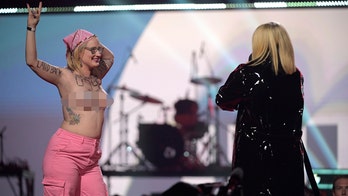 Avril Lavigne cheered for telling off topless protester: 'Handled that like a pro'