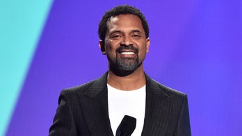 Mike Epps responds after Indianapolis Airport security finds loaded gun in his backpack: 'I had a long night'