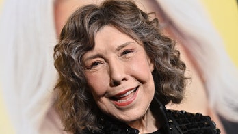 Lily Tomlin recalls Queen Elizabeth II performance, staff telling her 'Don’t you dare' after 'funny' idea