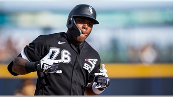 White Sox prospect shares emotional moment with mother after making 2023 roster