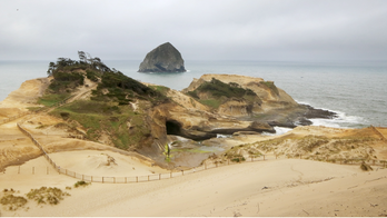 California hiker found dead after falling off Oregon cliff, swept into ocean: police