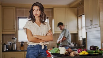 Reddit user posts hysterical commentary on wife's cooking: When she 'helps' in kitchen, he plays video games