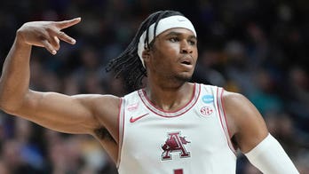 Arkansas advances to Round of 32 with win over Illinois