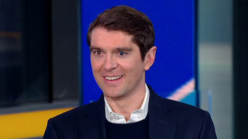 ӣ����Ƶ' Benjamin Hall receives standing ovation at State Department press briefing as he returns to work