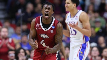 Arkansas upsets defending champion Kansas to advance to Sweet 16