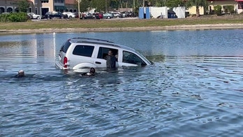 Florida first responders rescue elderly man, 2 dogs out of sinking SUV