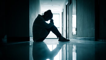 Loneliness crisis sweeping America could be as deadly as smoking, surgeon general warns