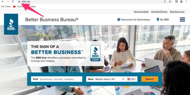 Awasi ikon kunci di bilah alamat browser, yang menunjukkan bahwa situs web menggunakan koneksi aman.