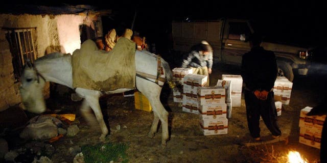 Ein Alkoholschmuggel an der Grenze bei Sulaymaniyah, 160 Meilen nordöstlich von Bagdad, am 20. März 2010. 
