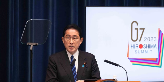 El primer ministro japonés, Fumio Kishida, habla durante su conferencia de prensa en Tokio, Japón, el 24 de febrero de 2023. 