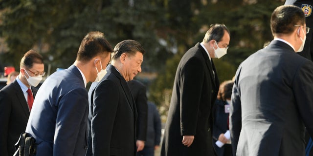 Chinese President Xi Jinping, center, arrived with his entourage at the Moscow Kremlin on Monday.