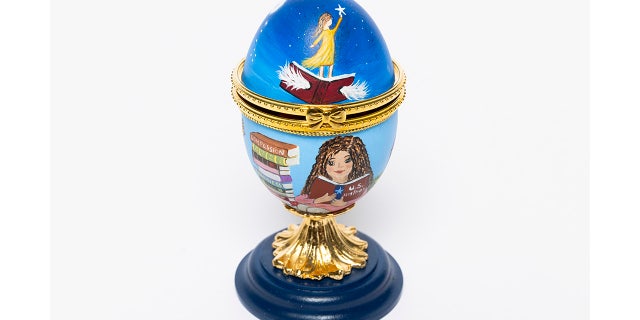 The 2023 Commemorative Egg design celebrates first lady Jill Biden’s "commitment to education," Metz said.