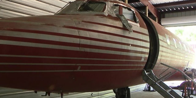 After Elvis died in 1977, the plane sat abandoned on a tarmac in New Mexico.