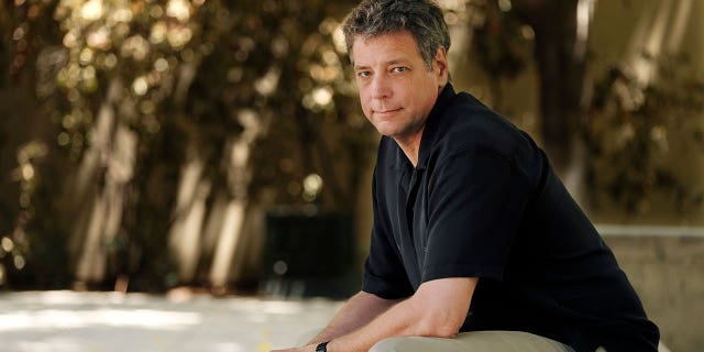 Michael Scott Moore, autor de "Desierto y mar: 977 días de cautiverio en la costa pirata somalí," Él posa para una foto en Los Ángeles el 20 de junio de 2018.