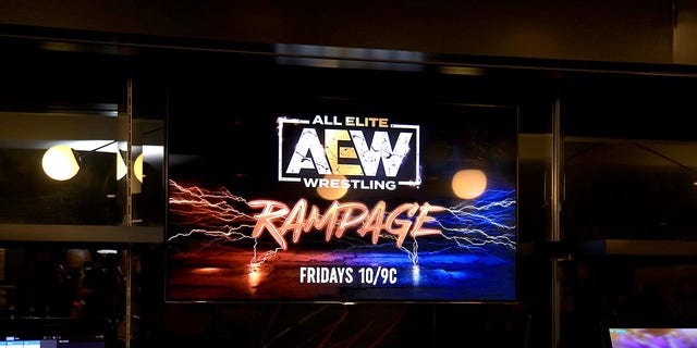 Atmósfera durante la fiesta posterior al debut de AEW Dynamite Los Angeles de TBS en The Forum el 1 de junio de 2022 en Inglewood, California. 