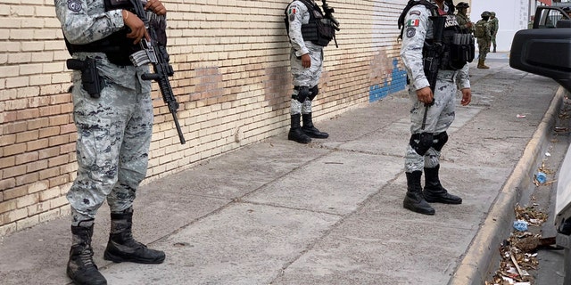 La Garde nationale mexicaine prépare une mission de recherche pour quatre citoyens américains enlevés par des hommes armés à Matamoros, au Mexique, le lundi 6 mars 2023. 