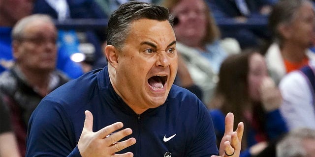 El entrenador en jefe de Xavier, Sean Miller, reacciona durante la primera mitad de un partido de baloncesto universitario masculino de primera ronda contra Kennesaw State en el Torneo de la NCAA en Greensboro, Carolina del Norte, el viernes.